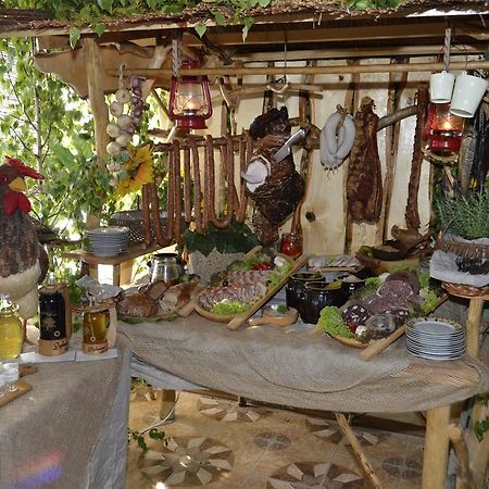 Restauracja Pod Kogutem 호텔 Poniatowa 외부 사진